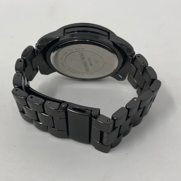 fitbit versa 2 special edition features